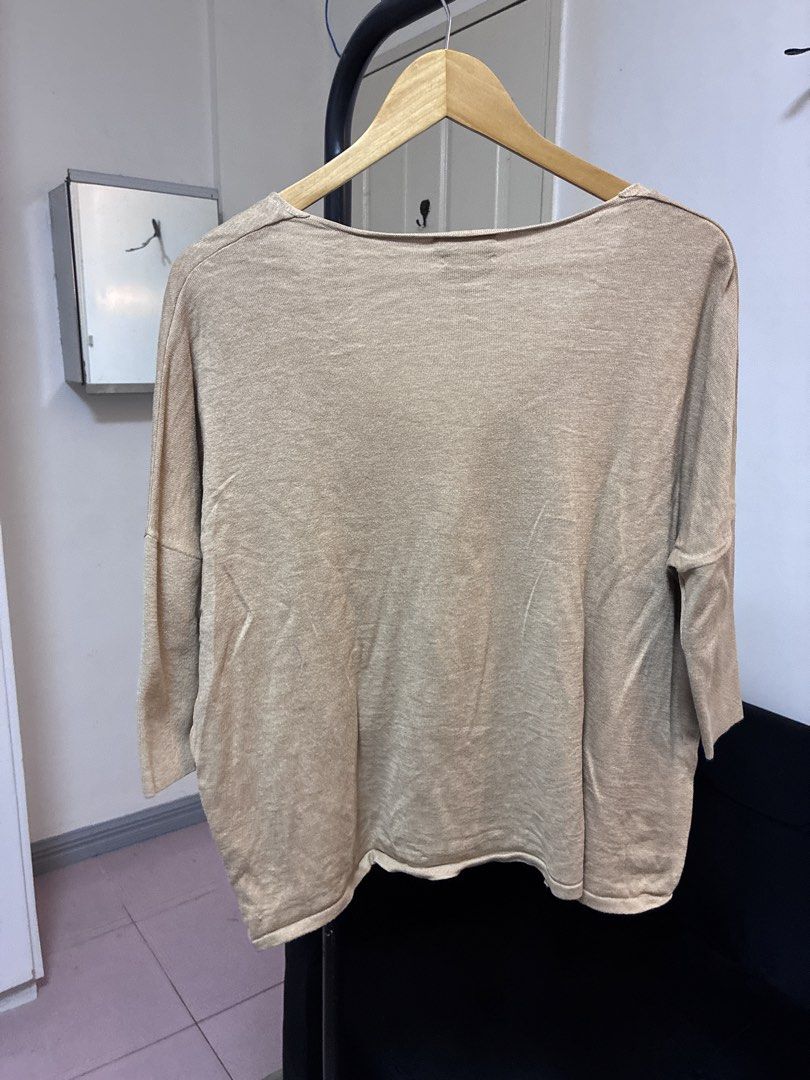 Massimo Dutti pullover poncho sweater (Category: Shirts) located in Manila. Submitted by jdjdnxei (Listing ID 1469587737, Image 3). Description: fits small-medium loose fit.