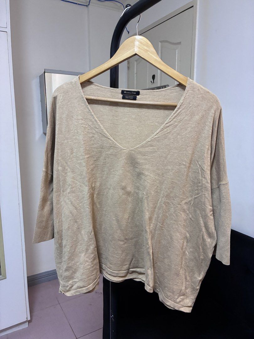 Massimo Dutti pullover poncho sweater (Category: Shirts) located in Manila. Submitted by jdjdnxei (Listing ID 1469587737, Image 2). Description: fits small-medium loose fit.