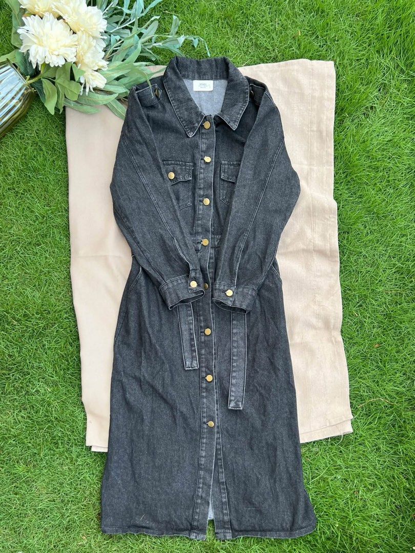 MAXI DENIM DRESS - button down (Category: Dresses) located in Pili. Submitted by thankyounext_bicol (Listing ID 1469633543, Image 3). Description: washed black denim maxi utility shirt dress Full button-up front closure featuring metallic gold-tone hardware So pretty & like new 💛.