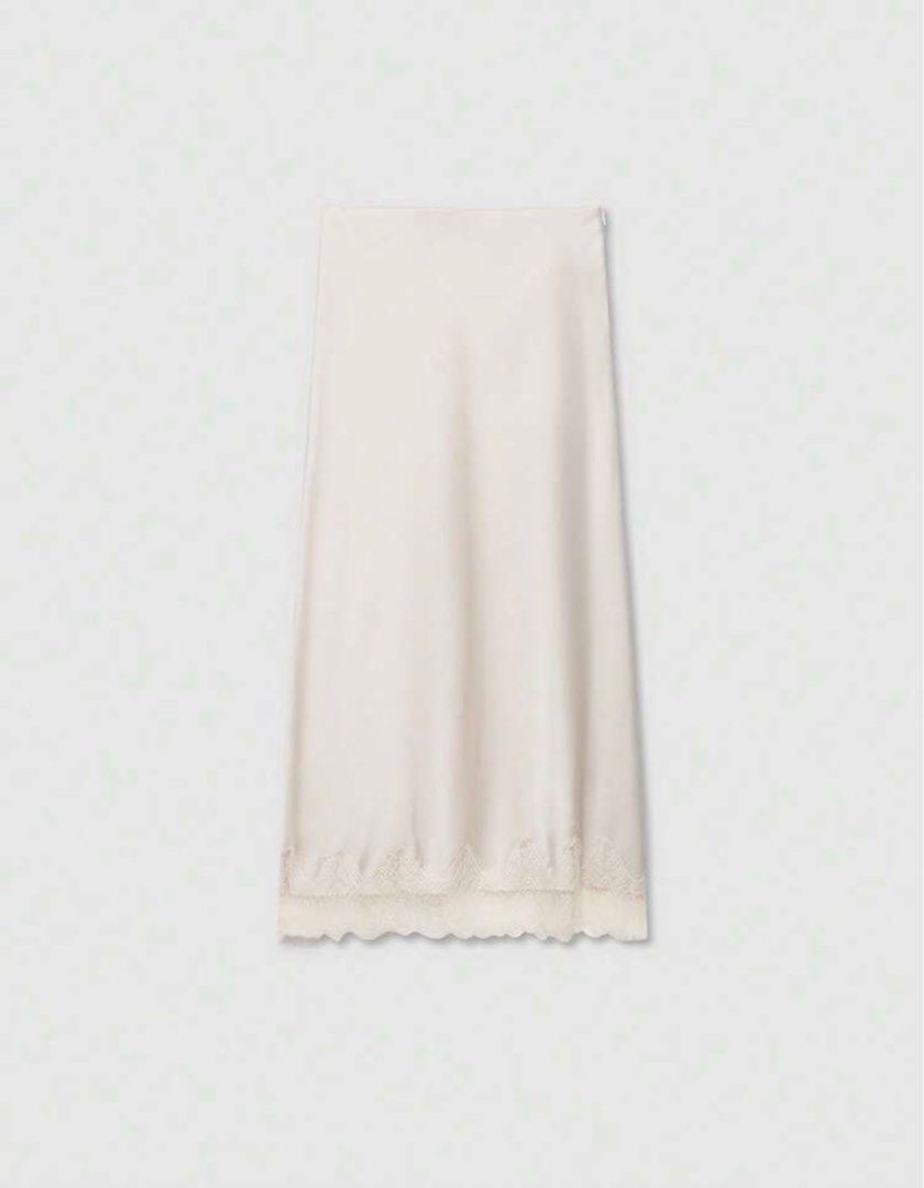 Maxi Skirt (Category: Skirts) located in Manila. Submitted by aaazzxxx (Listing ID 1469603121, Image 1). Description: satin maxi skirt so pretty and elegant size xs used once on a event.