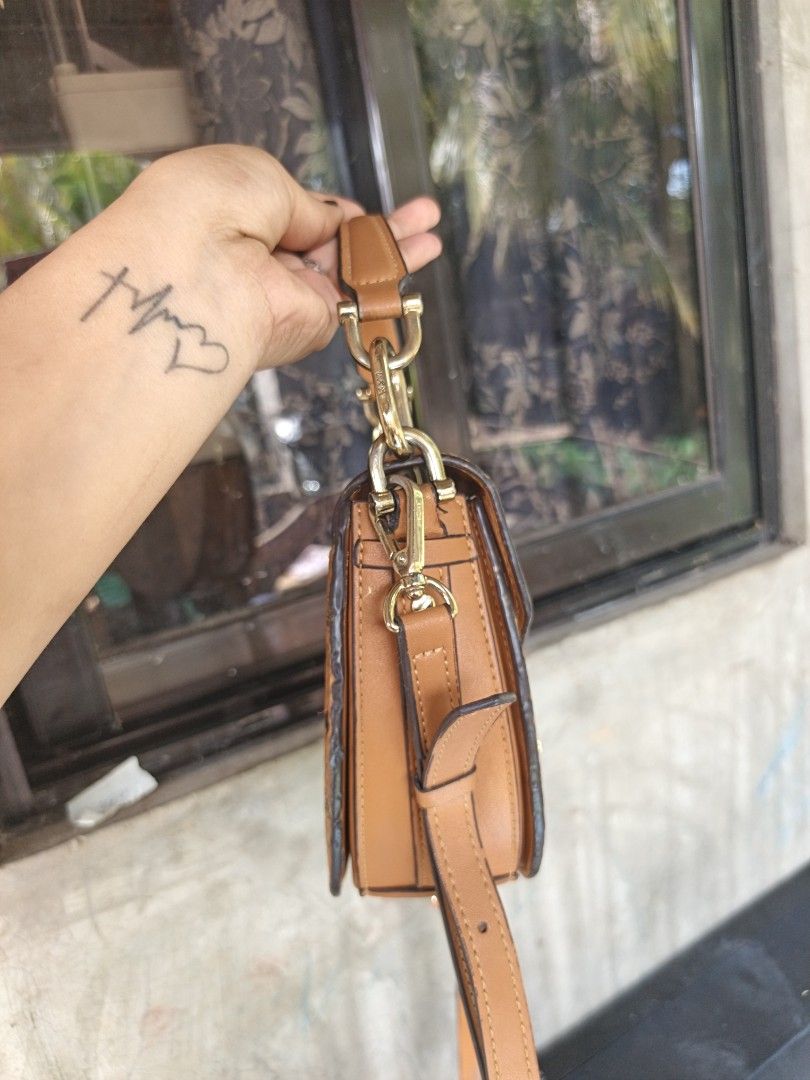 Mcm (Category: Luxury Bags & Wallets) located in Quezon, Isabela. Submitted by ukay-ukaybylyn (Listing ID 1469754646, Image 3). Description: flaws sa rubber lining kita sa picture.