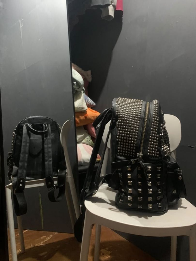 MCM BACKPACK (Category: Backpacks) located in Caloocan City. Submitted by hellnelly21 (Listing ID 1469690542, Image 3). Description: (BLACK SHINY MCM BACKPACK) SIZE: EXTRALARGE • LEATHER • GOOD CONDITION • HEAVYWEIGHT • NO ISSUE • COLOR RATE: 8/10 • WITH TAGS • CONDITION RATE: 8/10 • SHINY.