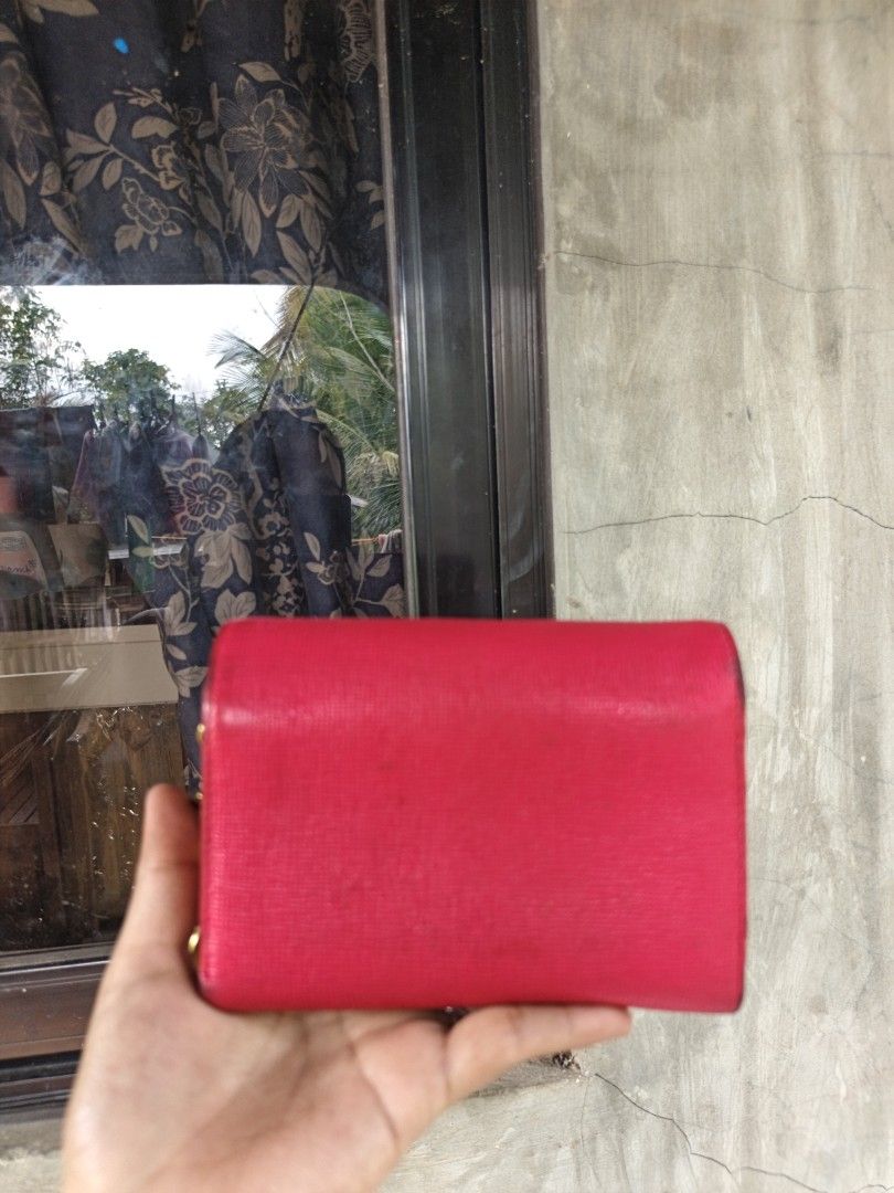 Mcm wallet (Category: Luxury Bags & Wallets) located in Quezon, Isabela. Submitted by ukay-ukaybylyn (Listing ID 1469754199, Image 2). Description: maganda pa sya flaw sa gilid gilid nya gasgas ganun need mo lang repaint yan.