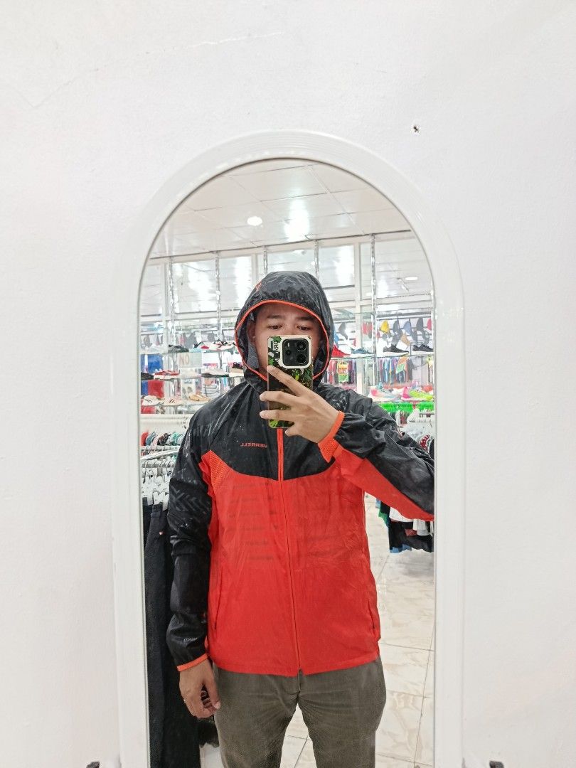 Merrell light windbreaker Jacket (Category: Coats, Jackets and Outerwear) located in Bacolod City. Submitted by empatees (Listing ID 1469656062, Image 2). Description: .