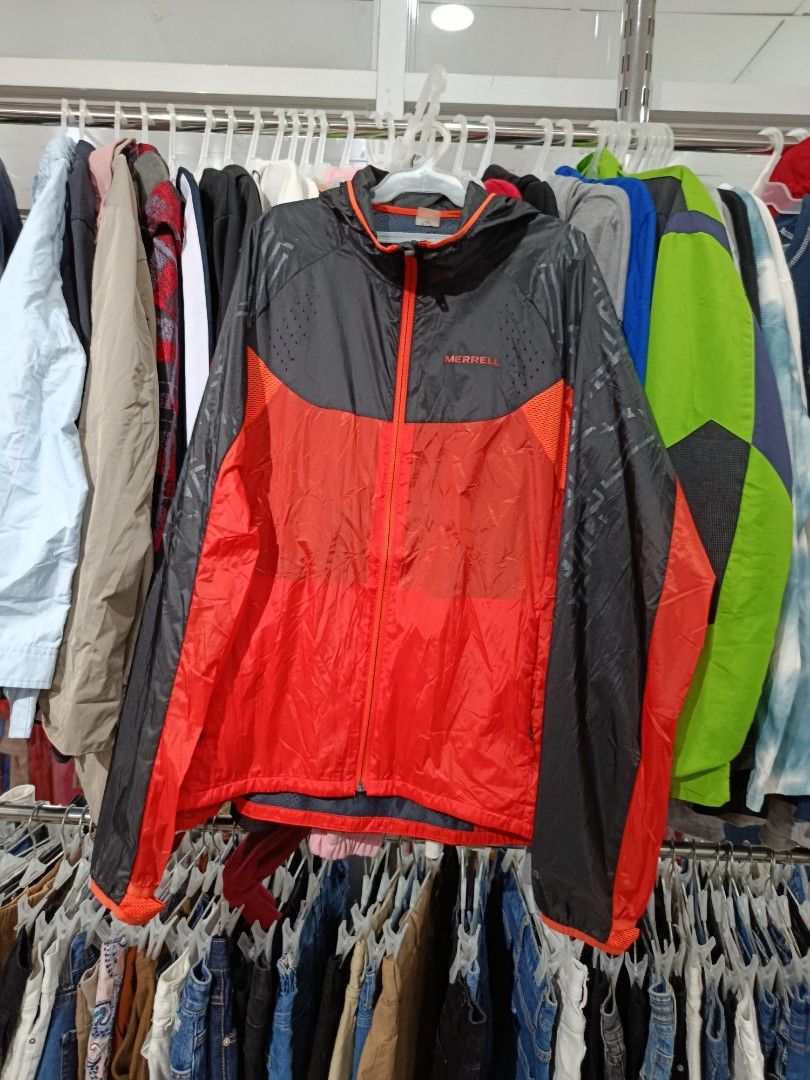 Merrell light windbreaker Jacket (Category: Coats, Jackets and Outerwear) located in Bacolod City. Submitted by empatees (Listing ID 1469656062, Image 3). Description: .