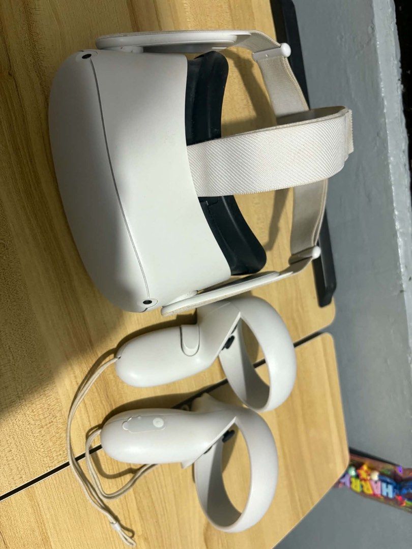 Meta Quest 2 (Oculus 2) 128GB (Category: Others) located in Manila. Submitted by y2k.obviously (Listing ID 1469679832, Image 2). Description: 💛 no box, no case 💛 with OG charger.