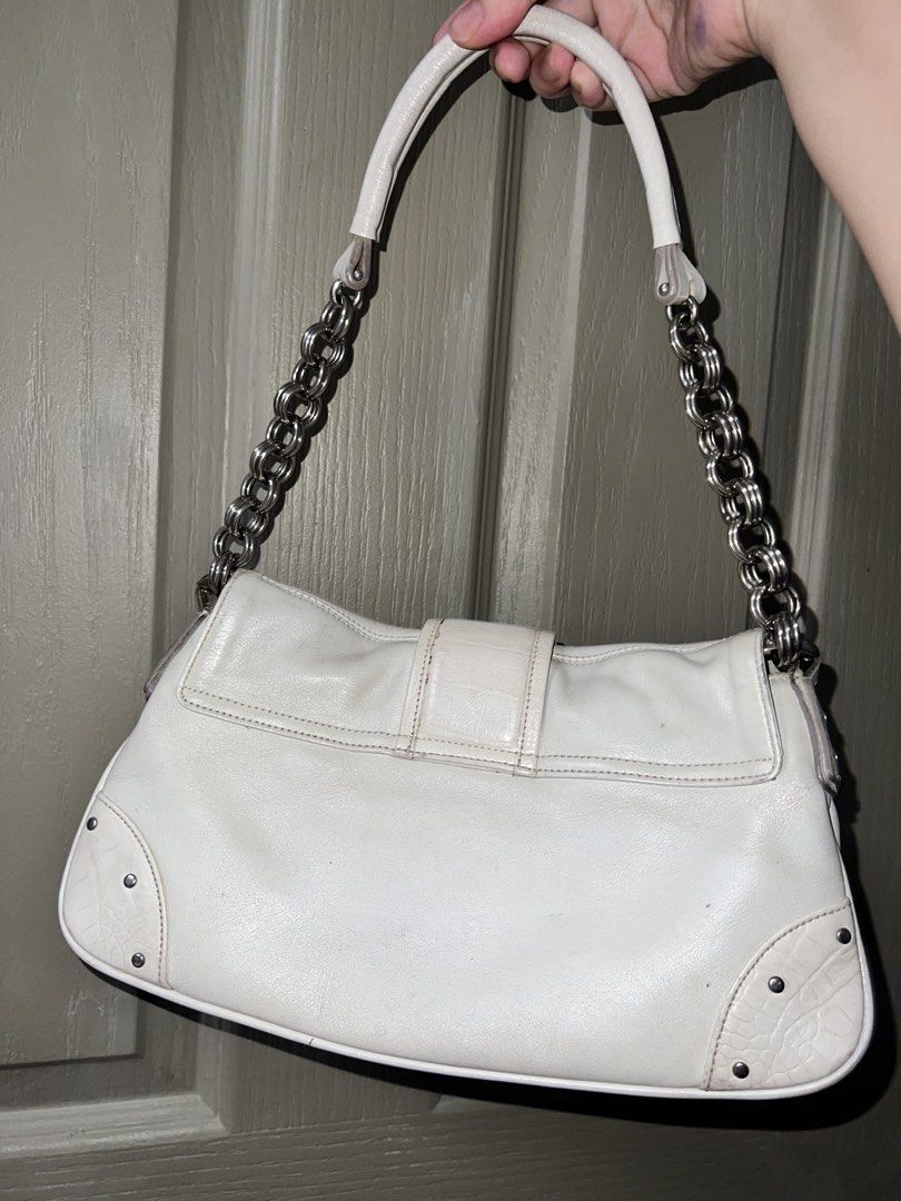 METROCITY BAGUETTE BAG (Category: Shoulder Bags) located in Bulacan. Submitted by sgnzj (Listing ID 1469656488, Image 2). Description: JUST NEED CLEANING MINIMAL DIRT IN THE MIDDLE (NOT SURE IF REMOVABLE) OVERALL GOODS AND FUNCTIONAL INSIDE ARE CLEAN .