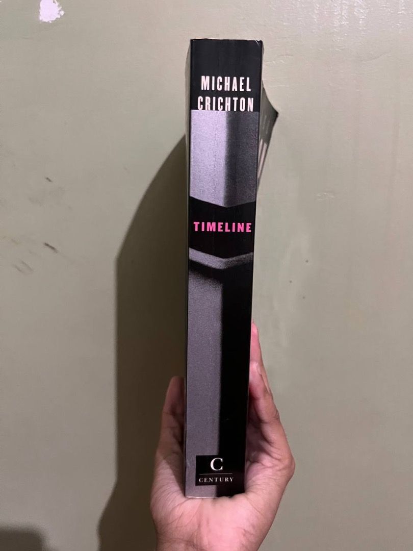 Michael Crichton - Timeline (Category: Storybooks) located in Carmen. Submitted by grei.librongbaligya. (Listing ID 1469679674, Image 2). Description: Michael Crichton - Timeline Paper tanning and age foxing along the page edges..