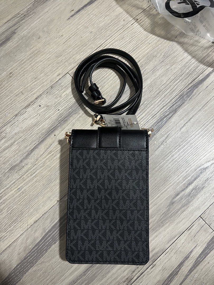 MICHAEL KORS CARMEN PHONE SLING BAG (Category: Cross-body Bags) located in Baguio. Submitted by kyrawang22 (Listing ID 1469574909, Image 2). Description: .