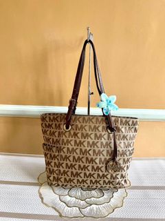 (Category: ) located in . Submitted by bellafashion08 (Listing ID 1469708127, Image 1). Description: .