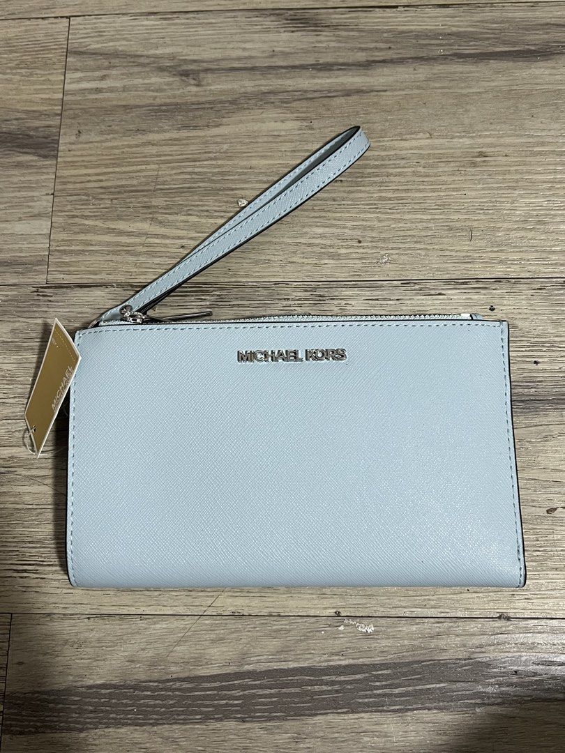 MICHAEL KORS JETSET DOUBLE ZIP WRISLET (Category: Wallets & Card holders) located in Baguio. Submitted by kyrawang22 (Listing ID 1469575072, Image 1). Description: .