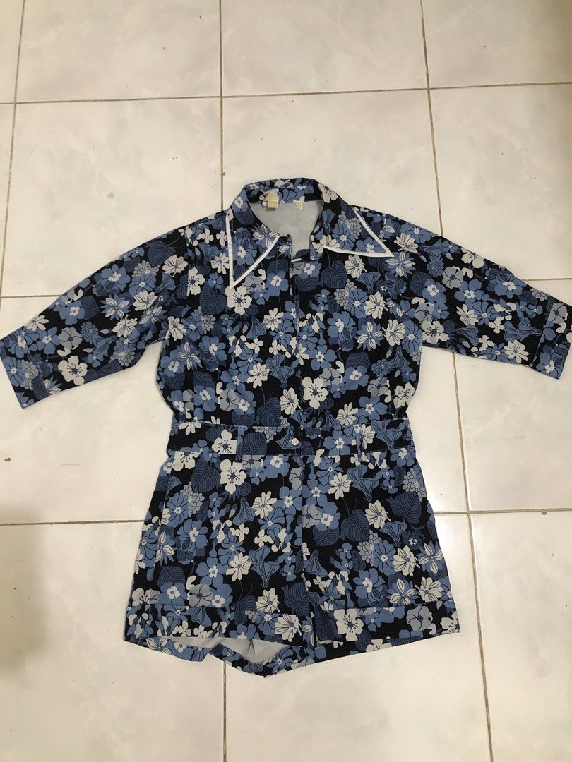 MICHAEL KORS ROMPER SHORT (Category: Rompers) located in Santa Rosa. Submitted by eceldg05 (Listing ID 1469627155, Image 2). Description: MICHAEL KORS SHORT ROMPER Pocket both side W/belt loops l on tag Medium fit only Bnw cond .