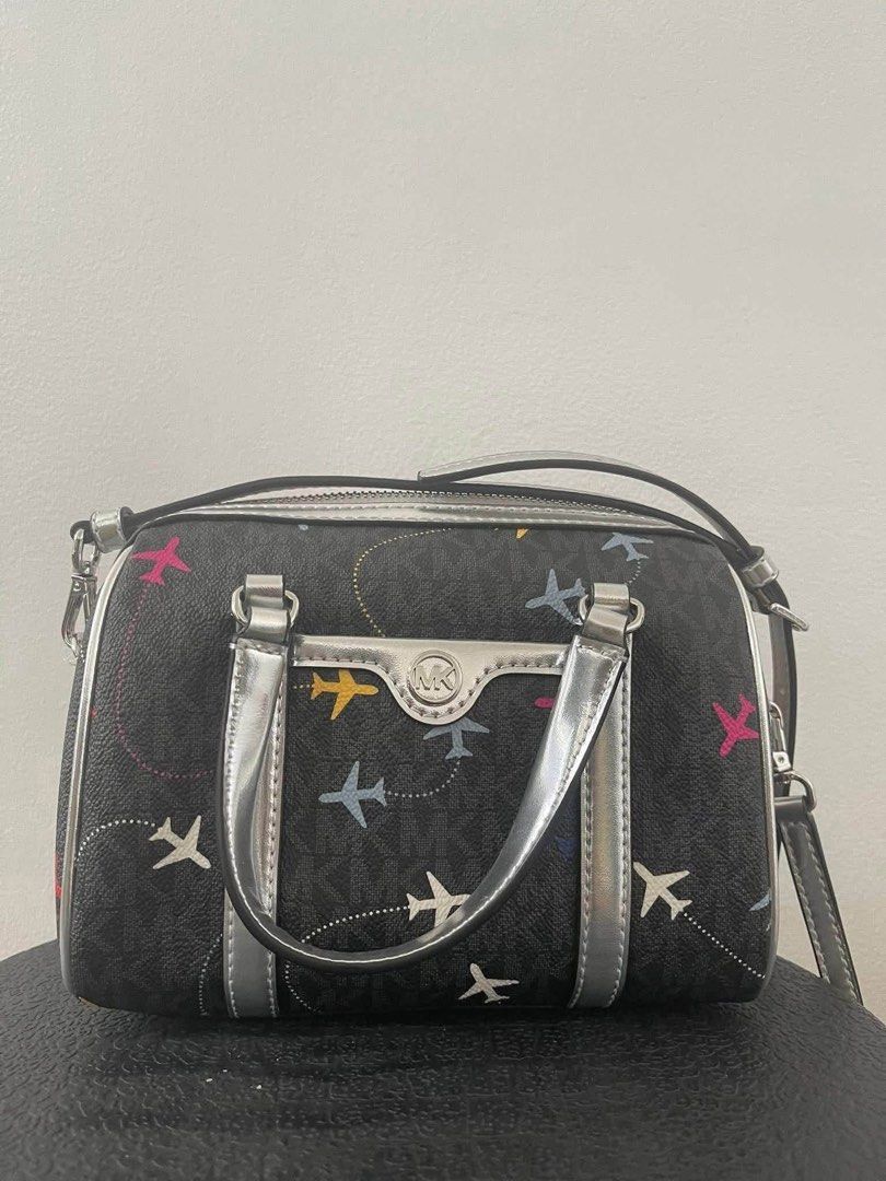 Michael Kors Sling Bag (Category: Cross-body Bags) located in Las Pinas. Submitted by UNQUARANTINED (Listing ID 1469649357, Image 1). Description: .