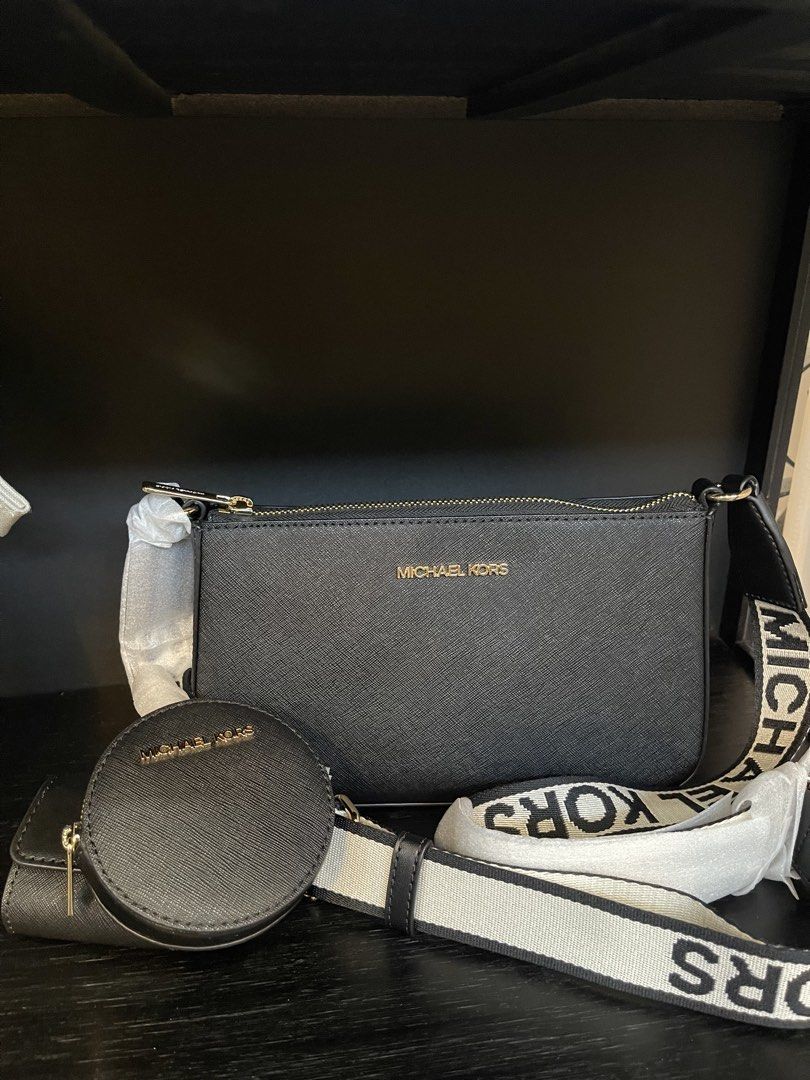 Michael Kors Sling Bag (Category: Cross-body Bags) located in Las Pinas. Submitted by UNQUARANTINED (Listing ID 1469650629, Image 1). Description: .