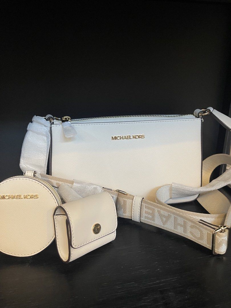 Michael Kors Sling Bag (Category: Cross-body Bags) located in Las Pinas. Submitted by UNQUARANTINED (Listing ID 1469650629, Image 2). Description: .