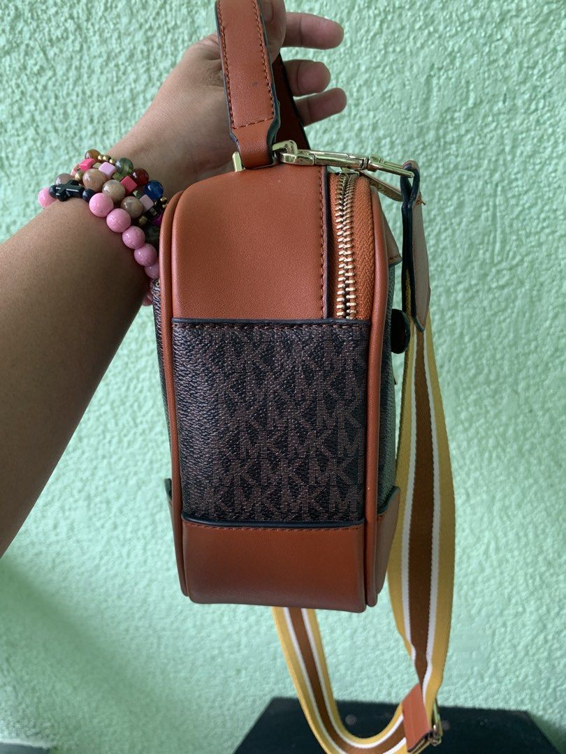Michael kors sling bag (Category: Luxury Bags & Wallets) located in Malolos. Submitted by celyesha (Listing ID 1469670789, Image 2). Description: Almost new MK 2 way bag For faster transaction, please txt me at 09266770475 Rfs decluttering.
