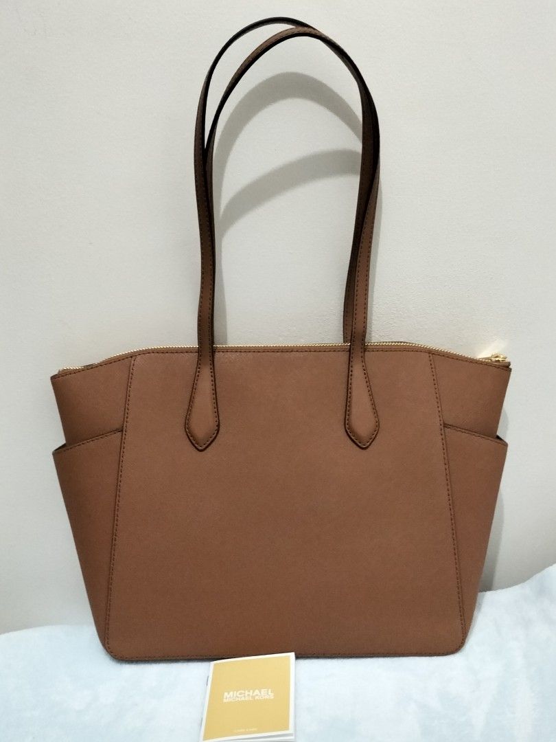 Michael Kors Tote Bag (Category: Tote Bags) located in Quezon City. Submitted by rhitzycorner (Listing ID 1469593104, Image 2). Description: Brandnew and 💯 authentic Purchased fro US with original tag On hand and ready to ship Also open for layaway/installment with no additional interest up to 2 months.