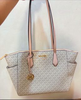 (Category: ) located in . Submitted by UNQUARANTINED (Listing ID 1469647588, Image 1). Description: .