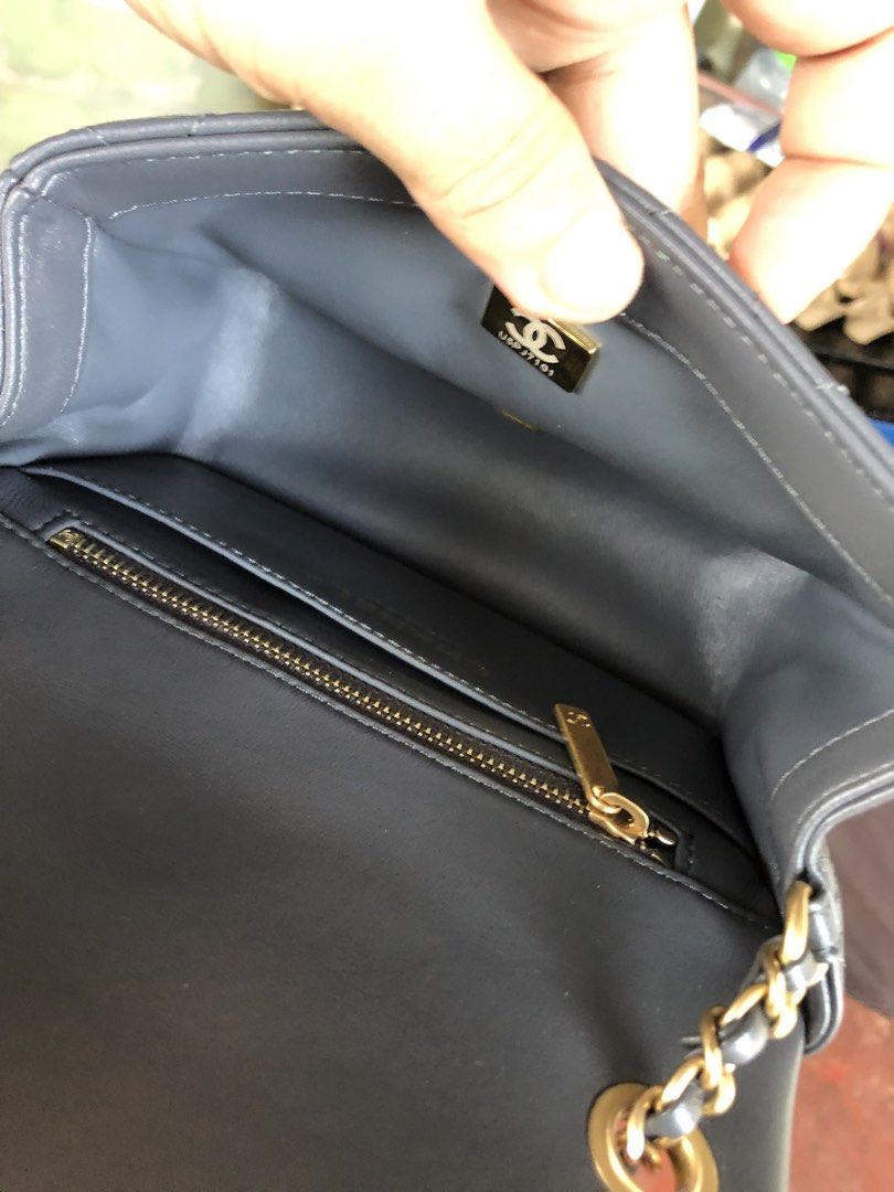Micro bag (Category: Luxury Bags & Wallets) located in Ozamiz City. Submitted by kapesteba112457 (Listing ID 1469636066, Image 3). Description: St@n3L CrAsh!! Micro kasya promax and small wallet in lambskin leather!! CC underzip! Ganda dark matte gray for only 6500 pasok pang regalo❤️ selected preloved bag from japan/korea.