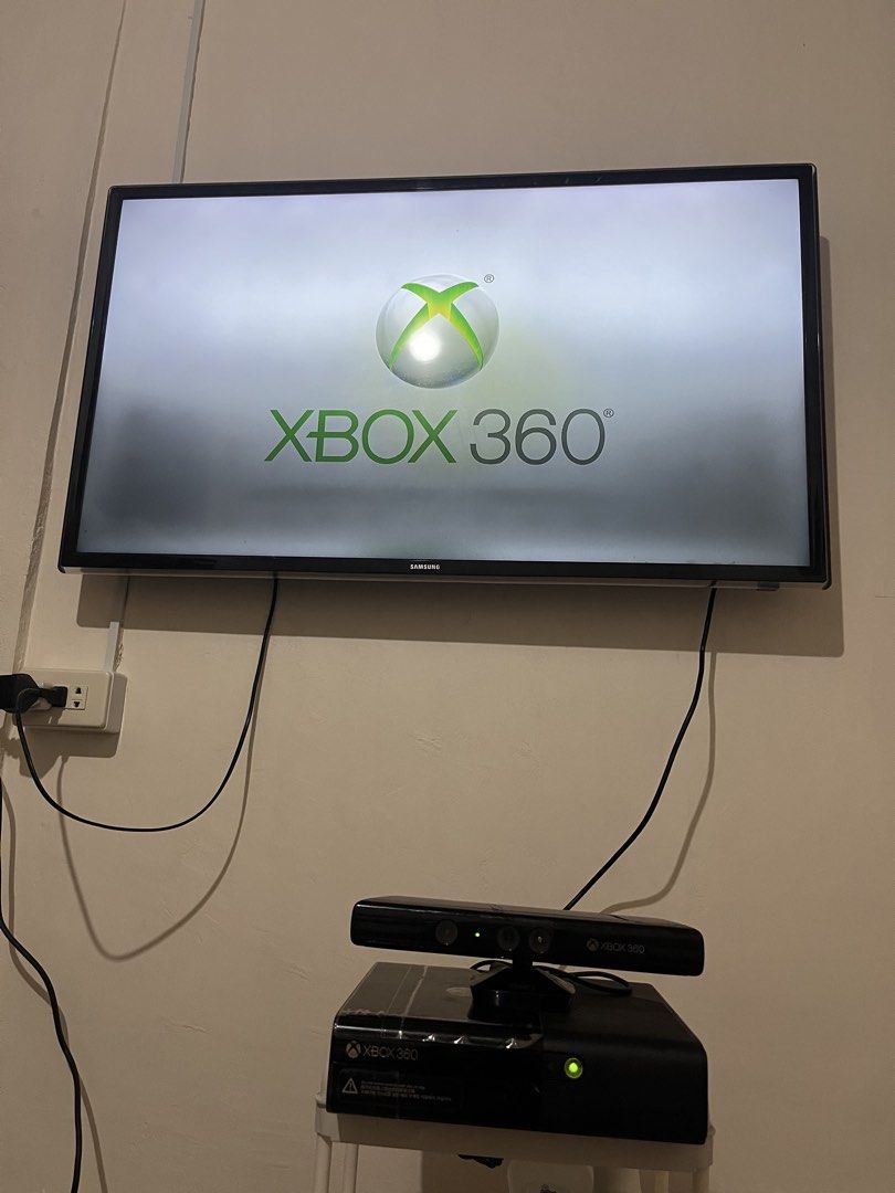 Microsoft Xbox 360 Slim with Kinect Motion Sensor (Category: Xbox) located in Cavite. Submitted by pesobill (Listing ID 1469577469, Image 1). Description: Working No issue No controller No games Naic Location PickUp/Lalamove.