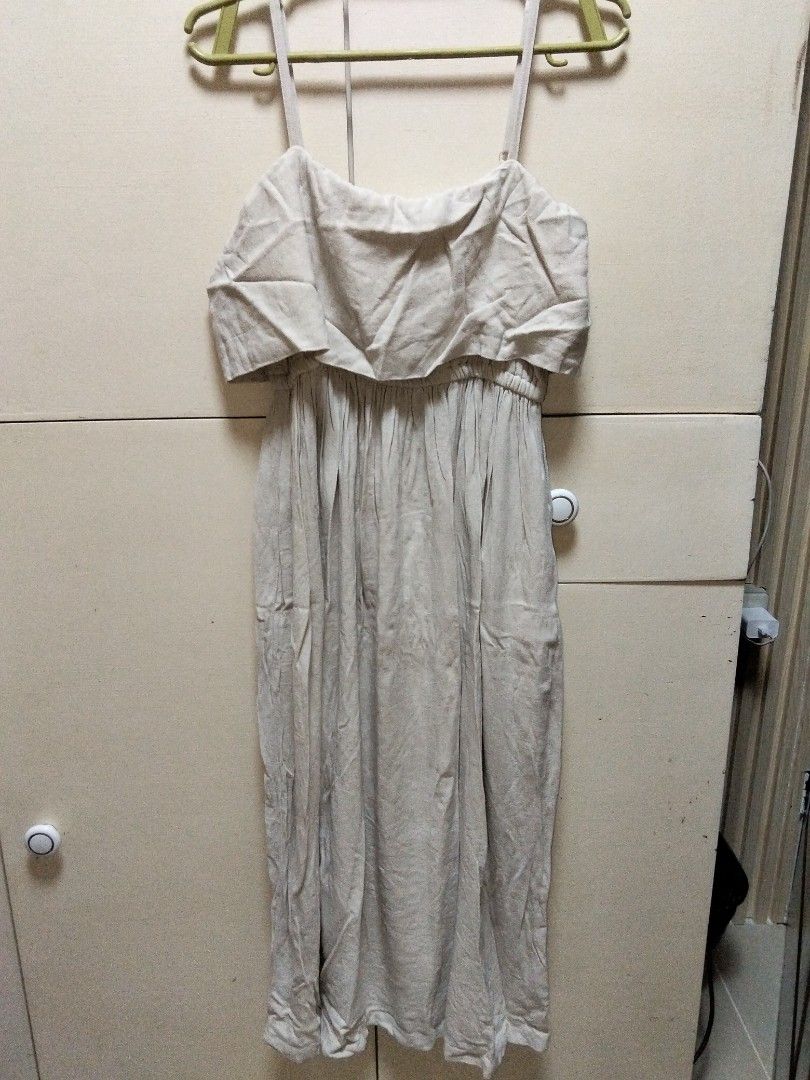 Midi Dress (Category: Dresses) located in Cavite. Submitted by dspace.ph (Listing ID 1469597660, Image 1). Description: only worn twice or thrice during my college graduation and vacation. no need to wear a separate bra since it has a built-in chest lining for coverage. it also has side pockets and adjustable spaghetti straps color: cream or beige.