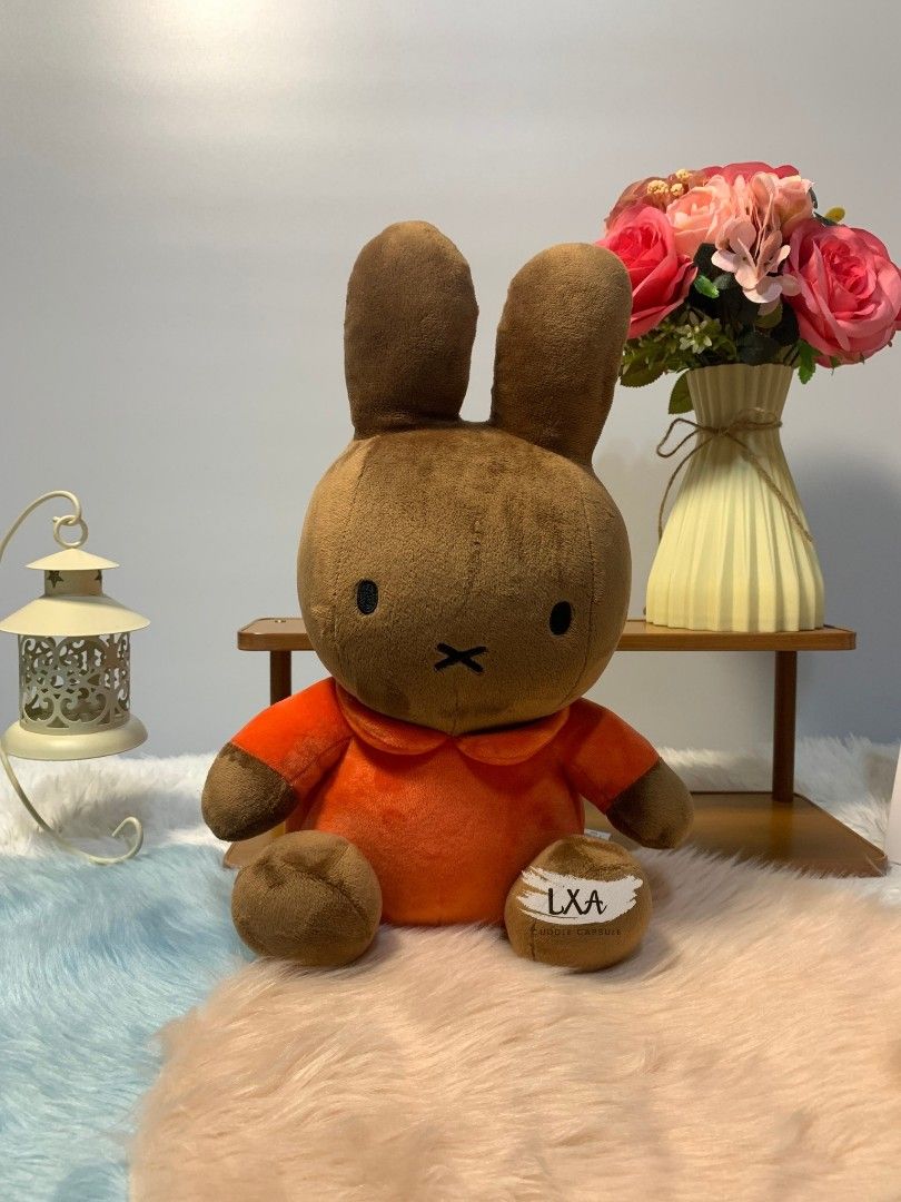 [Miffy] Melanie ᥫ᭡. (Category: Plushies & Soft Toys) located in Manila. Submitted by lxacuddlecapsule (Listing ID 1469753814, Image 1). Description: 🧸ྀི brand new 🧸ྀི with papertag 🧸ྀི no flaws/stain 🛍️ PLEASE READ BEFORE PURCHASING ✨ Item Information • Authentic imported items from Japan unless stated otherwise. • Please review all photos carefully before purchasing. • Colors may vary slightly due to lighting and screen settings. 💳 Payment 