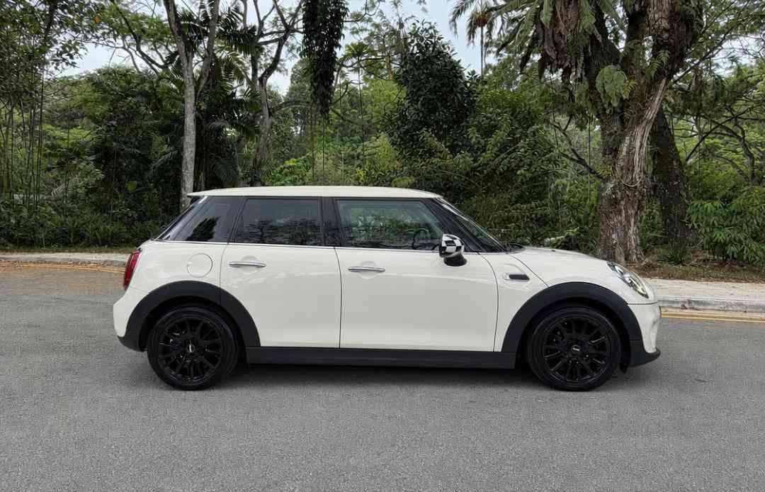MINI One 5-Door 1.5 5-Door (A) (Category: Used Cars) located in Singapore. Submitted by carousell_certified_partners (Listing ID 1468115752, Image 2). Description: Smart, stylish, surprisingly practical. Signature MINI styling, and modern LED lighting that give the car a sharp, confident presence on the road. Comes with engine & gearbox warranty till end of COE for a peace of mind purchase! Flexible financing options available with high trade in 
