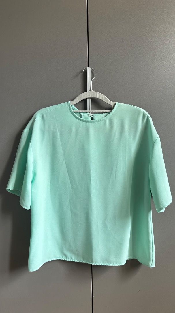 Mint Green Short Sleeve Boxy Blouse Top (Category: Blouses) located in Cavite. Submitted by bravesoul99 (Listing ID 1469730462, Image 1). Description: - Color: Mint Green Fit up to large Uniqlo inspired top , georgette fabric - Fit: Boxy cut, relaxed short sleeves - Details: Round neckline with small back button closure - Fabric: Soft and lightweight - Style: Plain design, easy to match with pants or skirts for daily wear.