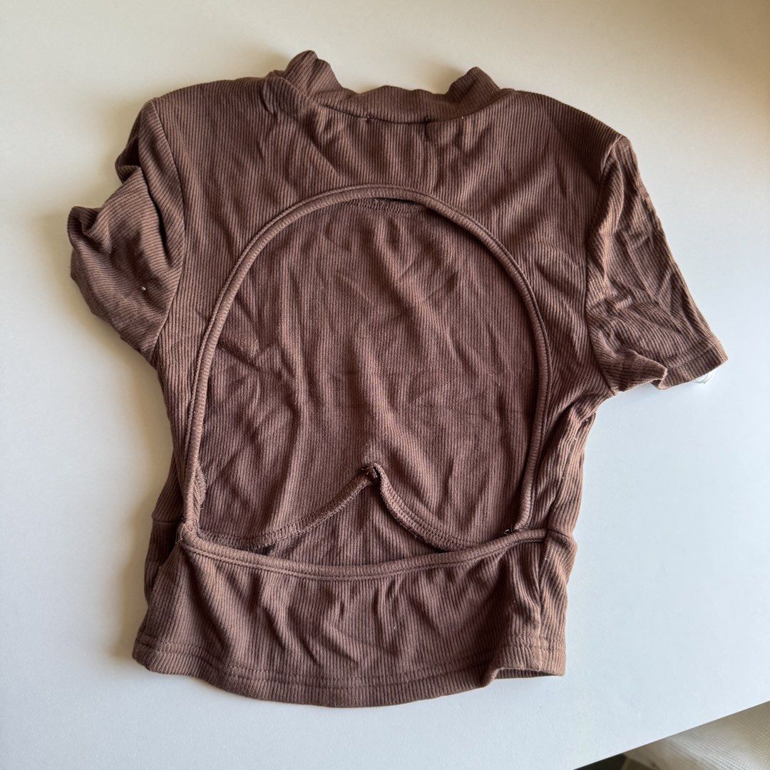 Mint Vanilla Brown Backless T-shirt (Category: Shirts) located in Santa Rosa. Submitted by ceyllective (Listing ID 1469740437, Image 3). Description: .