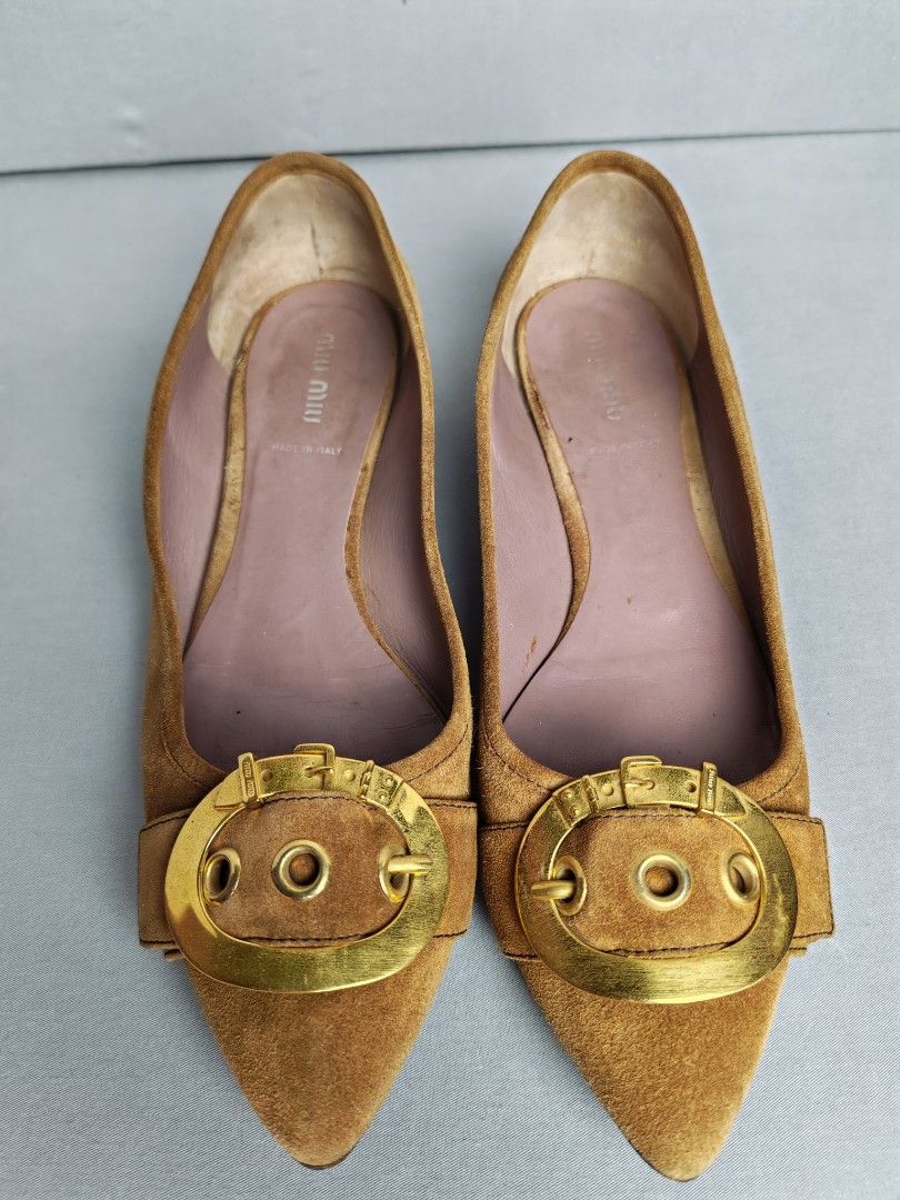 Miu Miu Ballet Flat Shoes (Category: Flats & Sandals) located in Baguio. Submitted by luxuryph2600_eric (Listing ID 1469593718, Image 2). Description: Miu Miu Ballet Flat Shoes DETAILS⬇️⬇️⬇️ 📌Rank A ( Excellent Condition) 📌Size 39 .5 📌Color Rate 10/10 💰💰💰PRICE: 2000 FREESHIP 🐲LOCATION : Baguio City PRICE is negotiable just Send me your OFFER Shipping via JnT BOX BAG RANKING GUIDE: RANK SA - Good as new, without flaws or signs of use (mint 