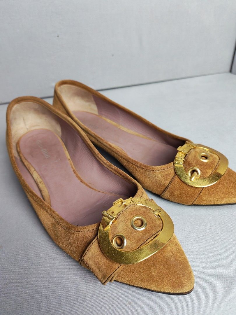 Miu Miu Ballet Flat Shoes (Category: Flats & Sandals) located in Baguio. Submitted by luxuryph2600_eric (Listing ID 1469593718, Image 3). Description: Miu Miu Ballet Flat Shoes DETAILS⬇️⬇️⬇️ 📌Rank A ( Excellent Condition) 📌Size 39 .5 📌Color Rate 10/10 💰💰💰PRICE: 2000 FREESHIP 🐲LOCATION : Baguio City PRICE is negotiable just Send me your OFFER Shipping via JnT BOX BAG RANKING GUIDE: RANK SA - Good as new, without flaws or signs of use (mint 