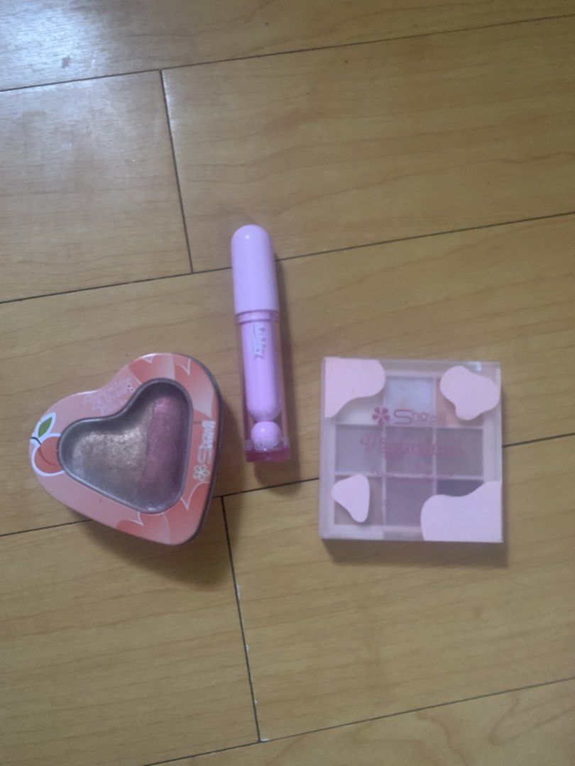 Mixed Makeups (Category: Makeup) located in Manila. Submitted by yurishinin (Listing ID 1469640673, Image 3). Description: Rfs: Decluttering, need space, badly need funds. Get niyo naaa - Makeup bundle for only 200! Inclusions: - 2 unbranded eyeshadow palette - Shawill eyeshadow palette and Shawill highlighter - Ashley Shine lip tint - Cloud Beauty Glitzy Dust (Badass) - Peripera Sugar Twinkle glitter Condition: Eyeshadow palettes and highlighter