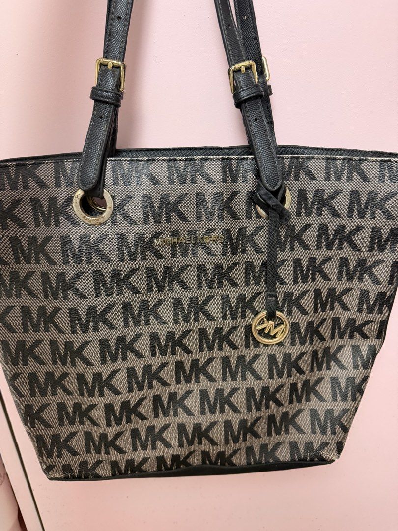 Mk bag (Category: Tote Bags) located in Rizal. Submitted by hellofashion_00 (Listing ID 1469648127, Image 2). Description: Pm me for other picture.
