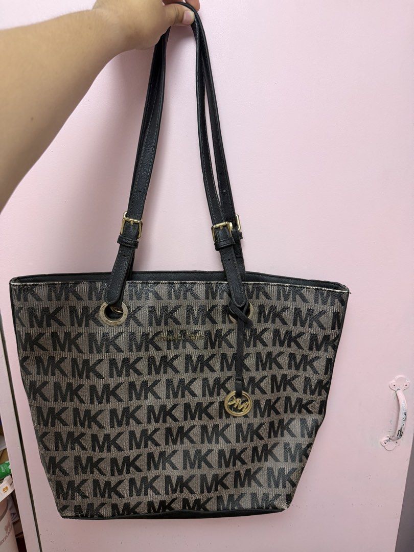 Mk bag (Category: Tote Bags) located in Rizal. Submitted by hellofashion_00 (Listing ID 1469648127, Image 1). Description: Pm me for other picture.