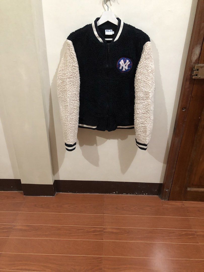 MLB Jacket (Category: Coats, Jackets and Outerwear) located in Oas. Submitted by alithrifthunter (Listing ID 1469687681, Image 2). Description: .