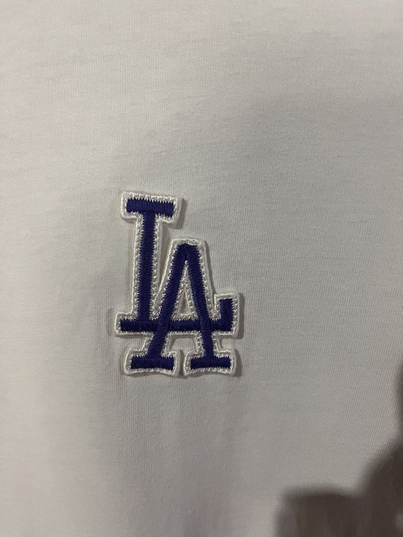 MLB LA graphic tee (Category: Tshirts & Polo Shirts ) located in San Mateo. Submitted by street_rev (Listing ID 1469695826, Image 3). Description: 27.5 x 22.5 Issue: Penhole.