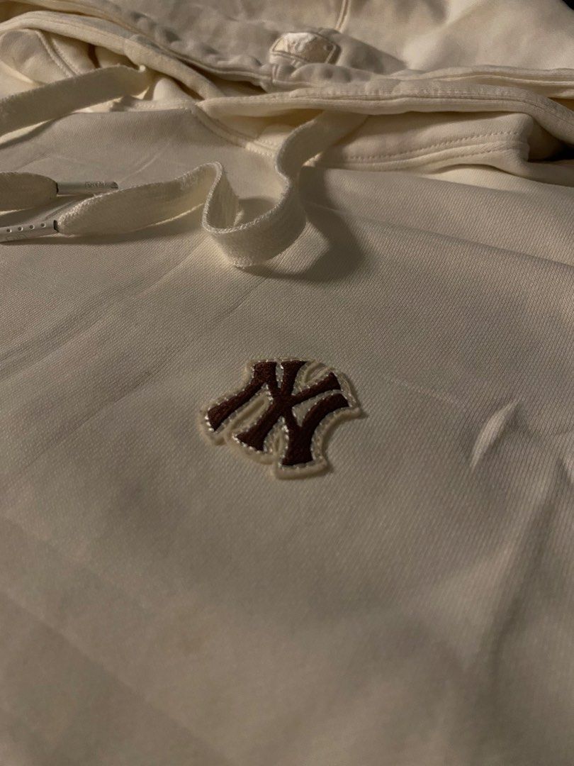 MLB NY HOODIE (Category: Coats, Jackets and Outerwear) located in Manila. Submitted by urbanhits (Listing ID 1469715379, Image 3). Description: MLB NY CREAM HOODIE / 28 length / 25 width / 25 sleeve / 9/10 Condition 9/10 Color Rate stain & need wash (issue).