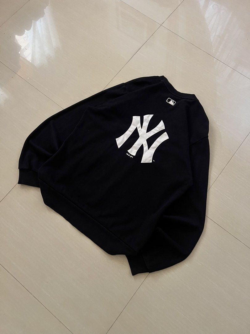 MLB SWEATER (Category: Coats, Jackets and Outerwear) located in Batangas. Submitted by engr_thrift (Listing ID 1469672492, Image 3). Description: 📌 MLB SWEATER (Large) 📐Dimension ( Inches ) Length: 28 Width : 22 Color rate: 10/10 Issue : none .
