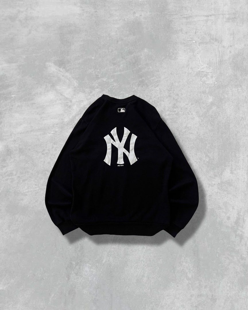 MLB SWEATER (Category: Coats, Jackets and Outerwear) located in Batangas. Submitted by engr_thrift (Listing ID 1469672492, Image 1). Description: 📌 MLB SWEATER (Large) 📐Dimension ( Inches ) Length: 28 Width : 22 Color rate: 10/10 Issue : none .
