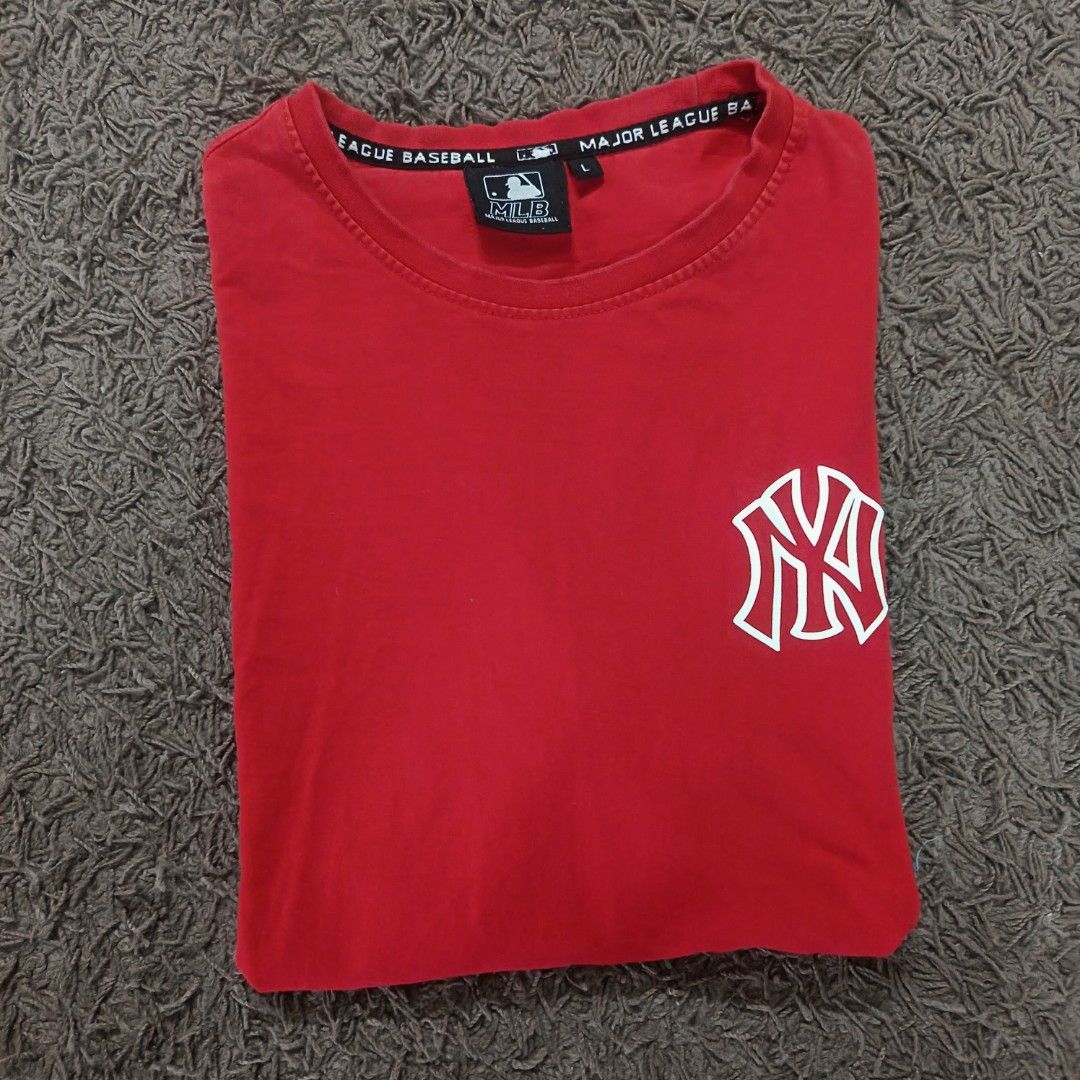 MLB Tee (Category: Tshirts & Polo Shirts) located in Kuala Lumpur. Submitted by klumby.kl (Listing ID 1469730921, Image 1). Description: Major League Baseball New York Yankees Roundneck Tee Large (20x26.5) Rm40.