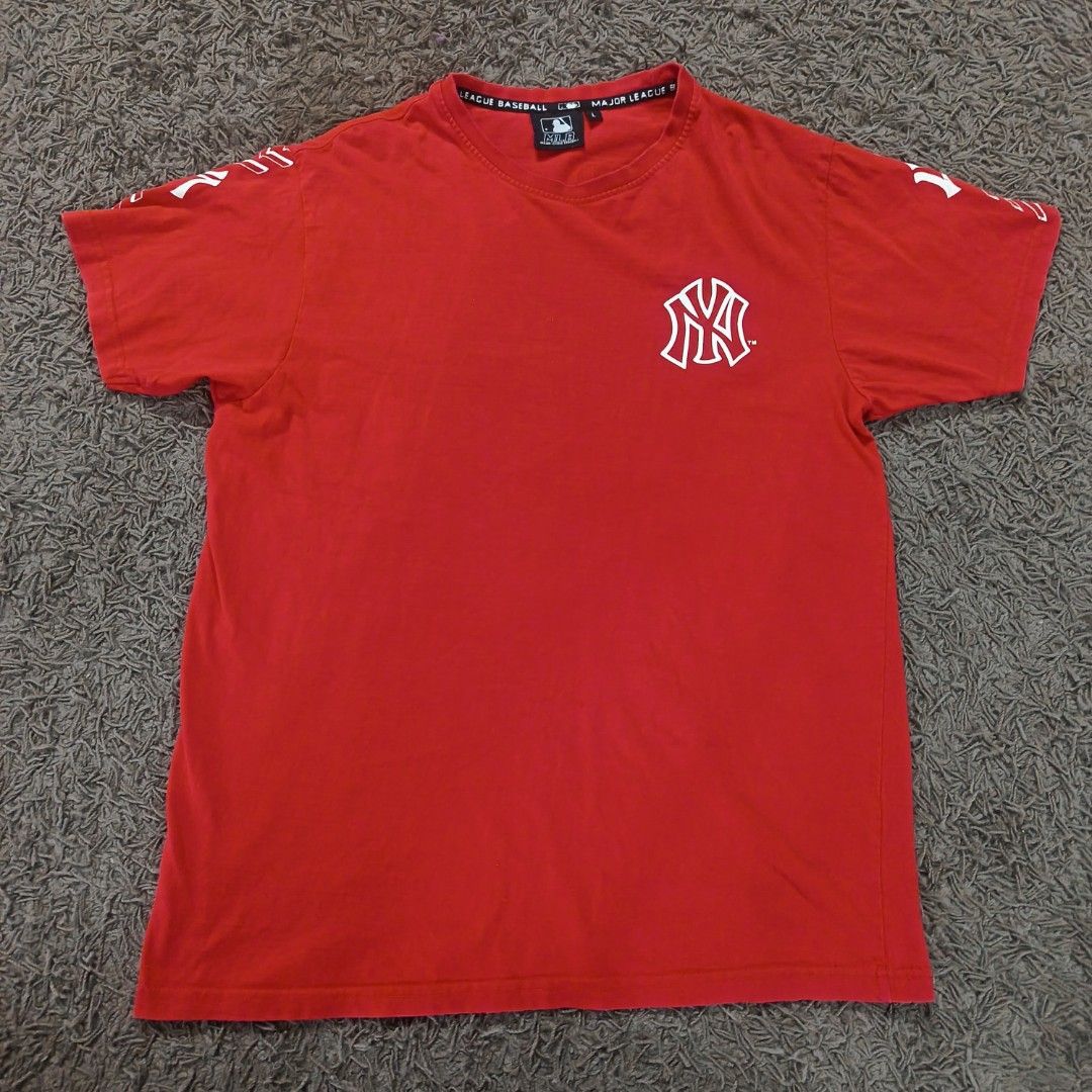 MLB Tee (Category: Tshirts & Polo Shirts) located in Kuala Lumpur. Submitted by klumby.kl (Listing ID 1469730921, Image 2). Description: Major League Baseball New York Yankees Roundneck Tee Large (20x26.5) Rm40.