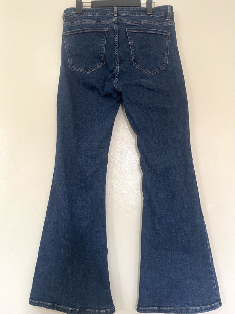 MNG Flare Jeans Dark Blue (Category: Jeans) located in Mandaue City. Submitted by piacatrina08 (Listing ID 1469621865, Image 2). Description: - Size: EUR 44 / USA 12 / MEX 11 - Measurements (laid flat): 34" waist, 43" length - stretchable.