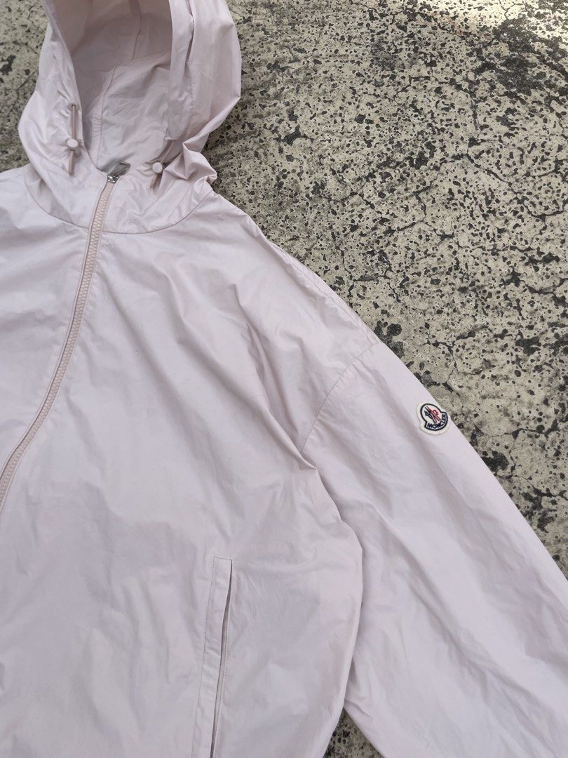 Moncler Txy Guibbotto jacket (Category: Luxury Apparel) located in Alegria. Submitted by deniseeee.21 (Listing ID 1469590130, Image 2). Description: Size 3 no flaws Authentic.