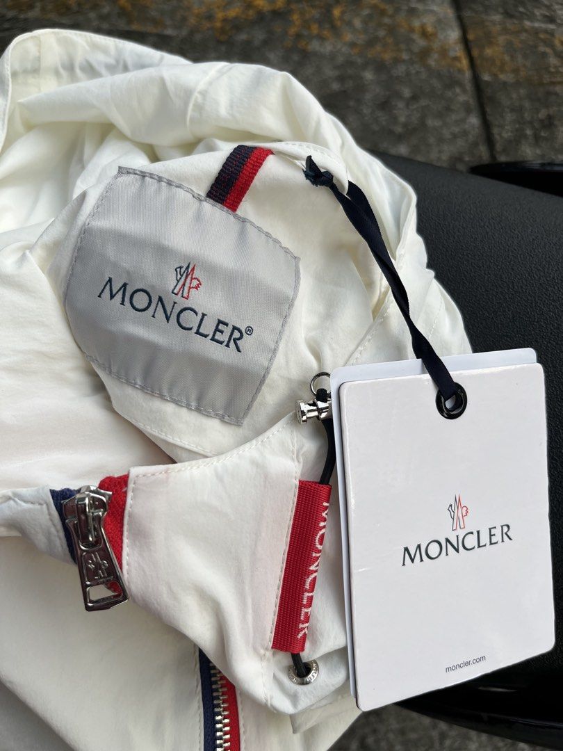 MONCLER WINDBREAKER ROOSTER LOGO BACKHIT EMBROID (Category: Coats, Jackets and Outerwear) located in Santa Cruz. Submitted by thriftgane0.2 (Listing ID 1469663898, Image 3). Description: BRAND NEW WITH HANG TAG M TO LARGE FITTING.