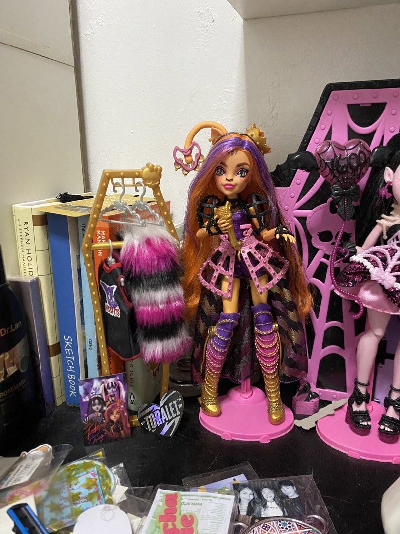 Monster High Hissfits Toralei Stripe (HTF) (Category: Kids Toys) located in Manila. Submitted by rei_19 (Listing ID 1469752282, Image 2). Description: Monster High Hissfits Toralei Stripe🧡(HTF) 2k only. can give lp if get asap She’s from the Hissfits three pack. Good condition✅ - Displayed only Includes all her accessories✅ - microphone, tambourine, free stand, and hissfits picture NOTE: nawala na yung chest piece niya (last photo) repainted/tou