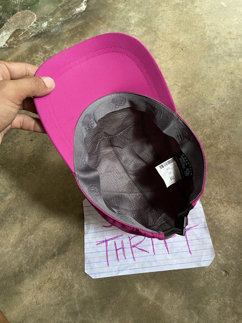 Mountain Hardwear Dry-Q (Category: Hiking & Camping) located in San Fernando. Submitted by julz_tanz (Listing ID 1469705597, Image 3). Description: Mountain Hardwear Dry-Q Waterproof One Size Fits All ( Deep Fit ) Excellent 10/10 Colorate No Issue / No Flaws Budget Meal.