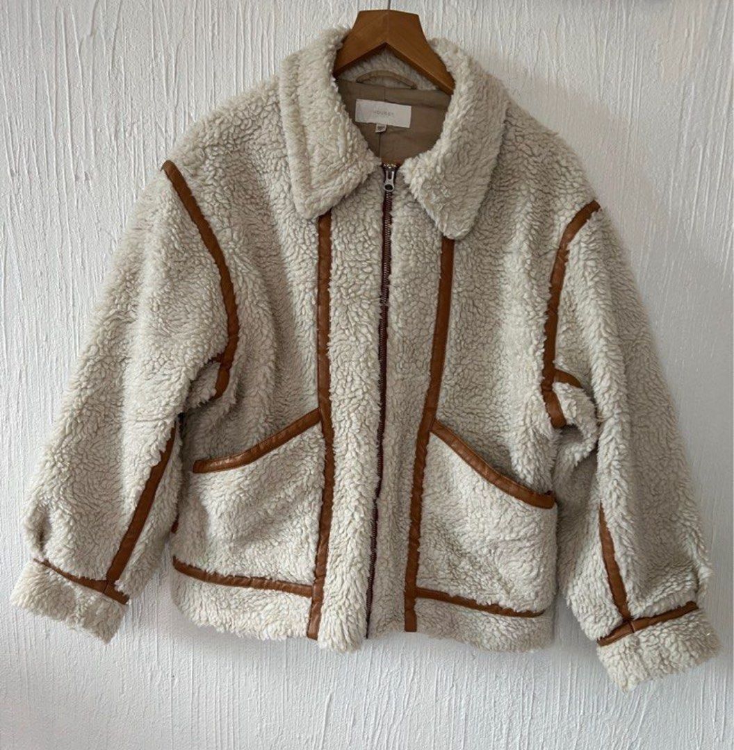 Moussy Oversize Boa Sherpa Jacket (Category: Coats, Jackets and Outerwear) located in Amadeo. Submitted by mavmadel (Listing ID 1469639819, Image 1). Description: -free size -like new -with small rub sa may pocket and -color rate 10/10 Ganda!.