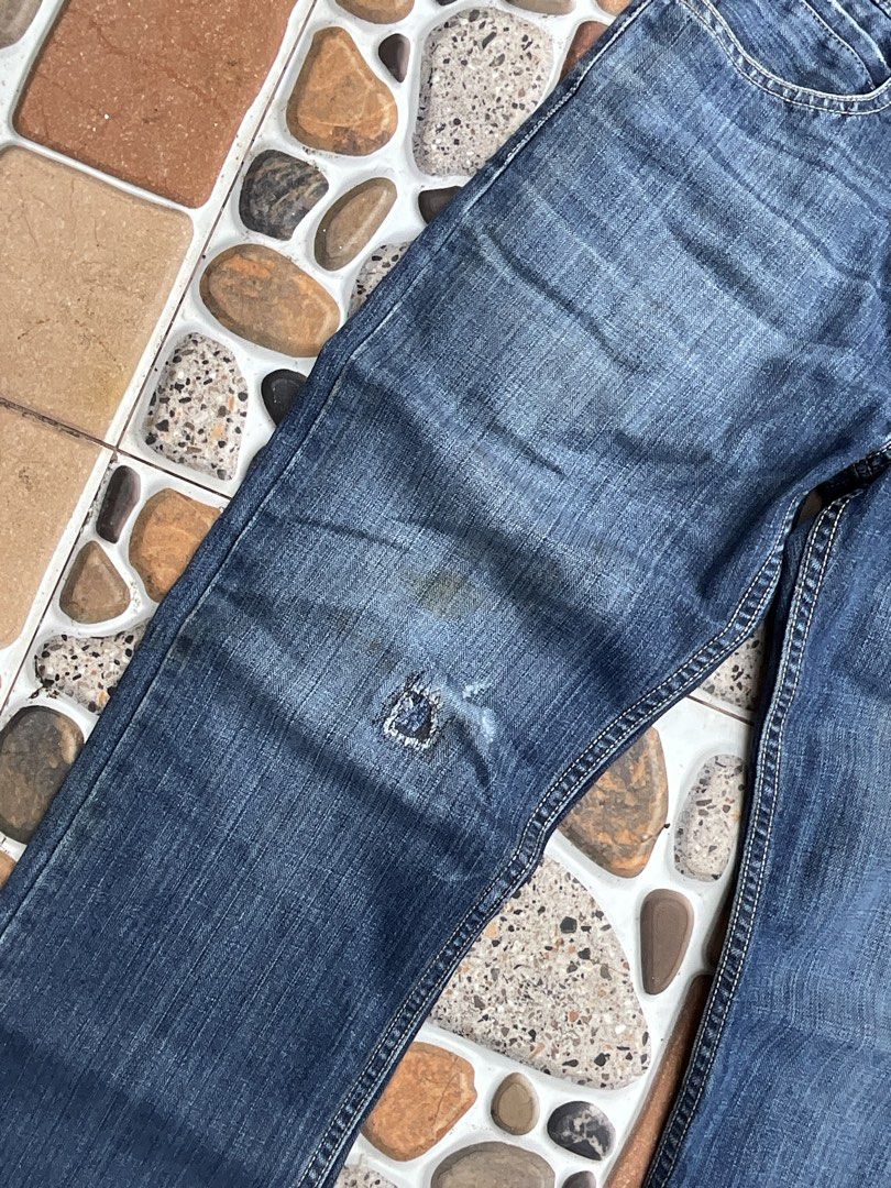 Mr lee distressed pants (Category: Jeans) located in Polangui. Submitted by thruftgineer (Listing ID 1469688730, Image 2). Description: .
