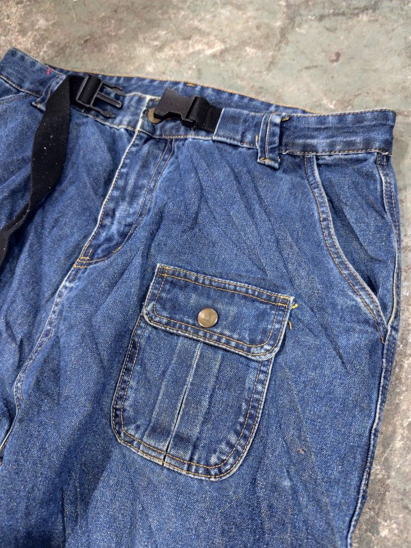 MULTIPOCKET DENIM BAGGY PANTS (Category: Jeans) located in Cordova. Submitted by bsb.streetluxvintage.clothing (Listing ID 1469581687, Image 3). Description: Good as new Size Large to XL.