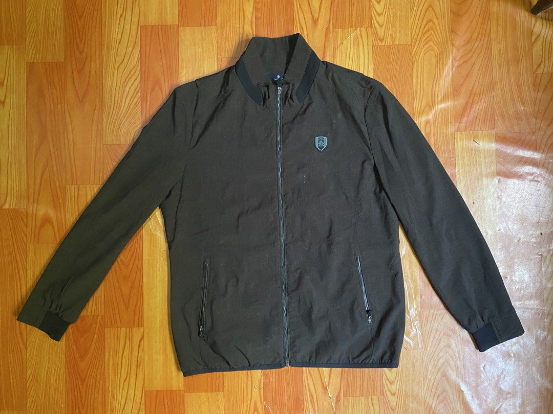 Munsingwear jacket (Category: Coats, Jackets and Outerwear) located in Cebu City. Submitted by jerianix (Listing ID 1469695943, Image 1). Description: Munsingwear jacket Size large W21 L27 Good condition Issue: scratches .